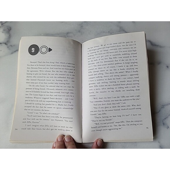 Hunger Games (Hunger Games, Book One) by Suzanne Collins (2010, Trade Paperback) - Picture 7 of 10